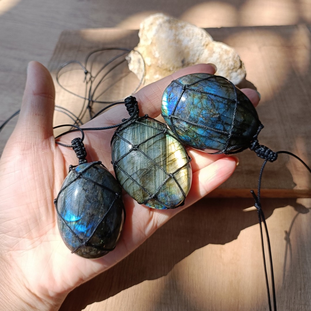 Labradorite Protective Necklace, Labradorite Necklace, Bohemian Jewelry, Iridescent Crystal Pendant, Healing Jewelry, Gifts for Birthday,