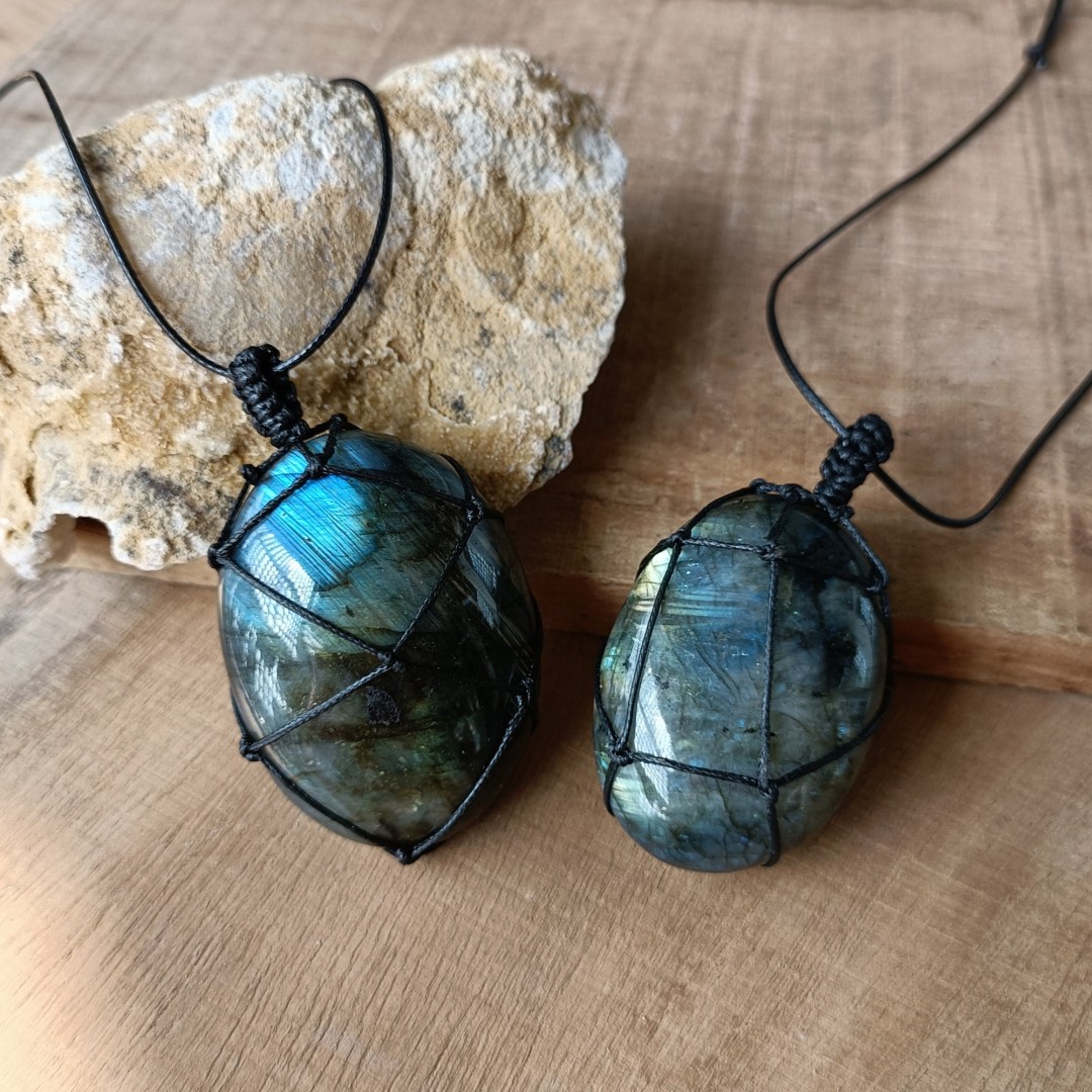 Labradorite Protective Necklace, Labradorite Necklace, Bohemian Jewelry, Iridescent Crystal Pendant, Healing Jewelry, Gifts for Birthday,