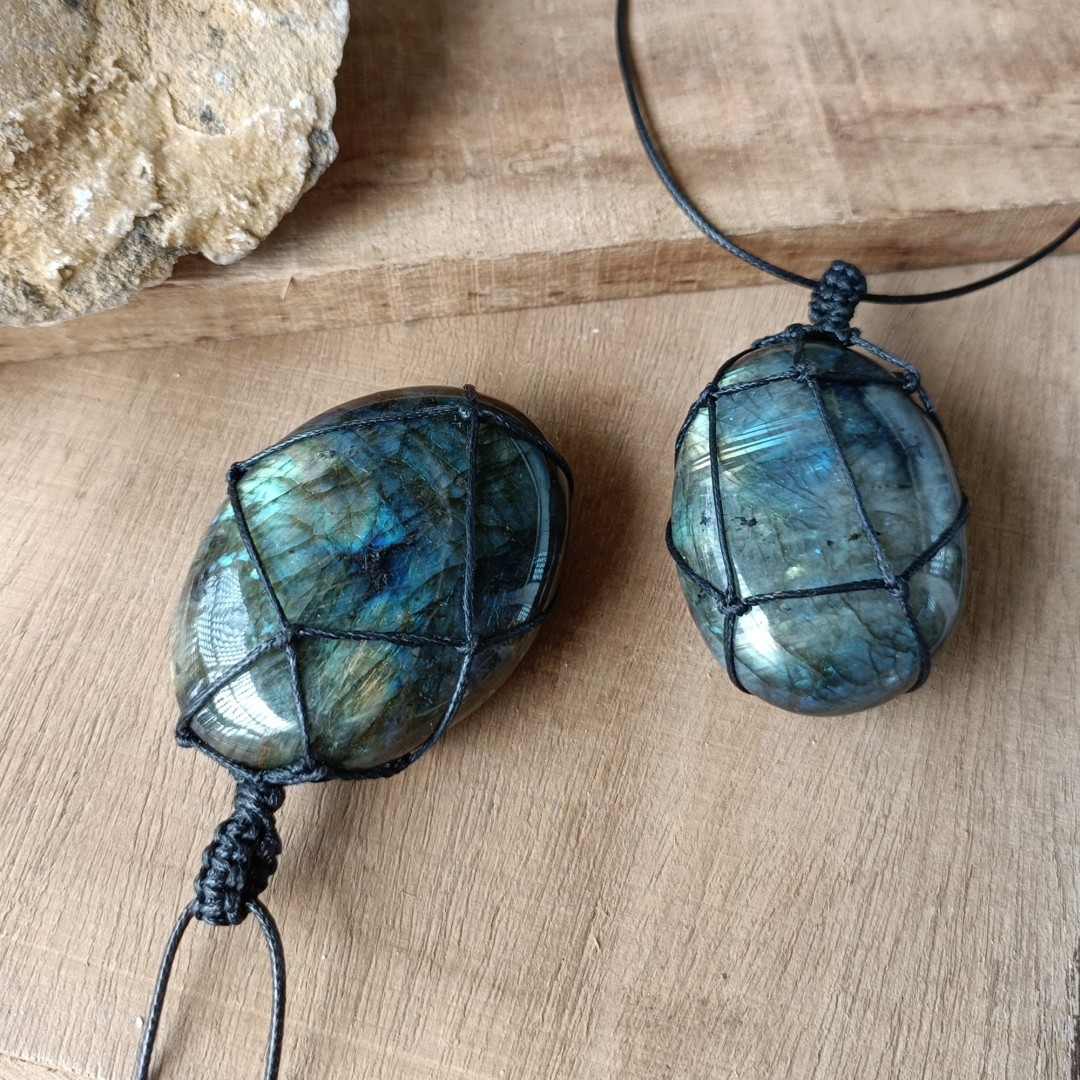 Labradorite Protective Necklace, Labradorite Necklace, Bohemian Jewelry, Iridescent Crystal Pendant, Healing Jewelry, Gifts for Birthday,